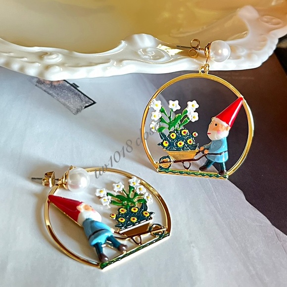 Les Nereides Flower Picking Drop Earrings - Picture 5 of 7